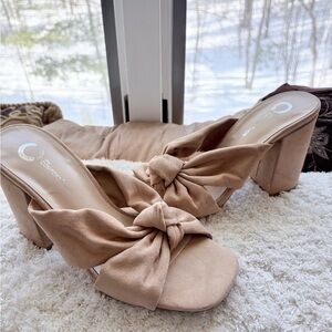 Chic Bow-Tie Tan Heels